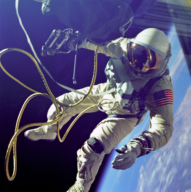 Illustration for article titled Smithsonian's Spacesuits: Number One On The Runway